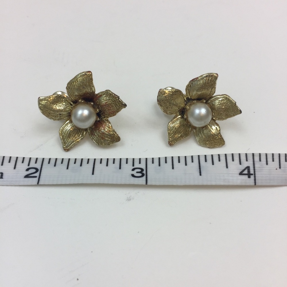 Five Petal Gold Flower Clip-on Earrings “Pearl” - Picture 2 of 5
